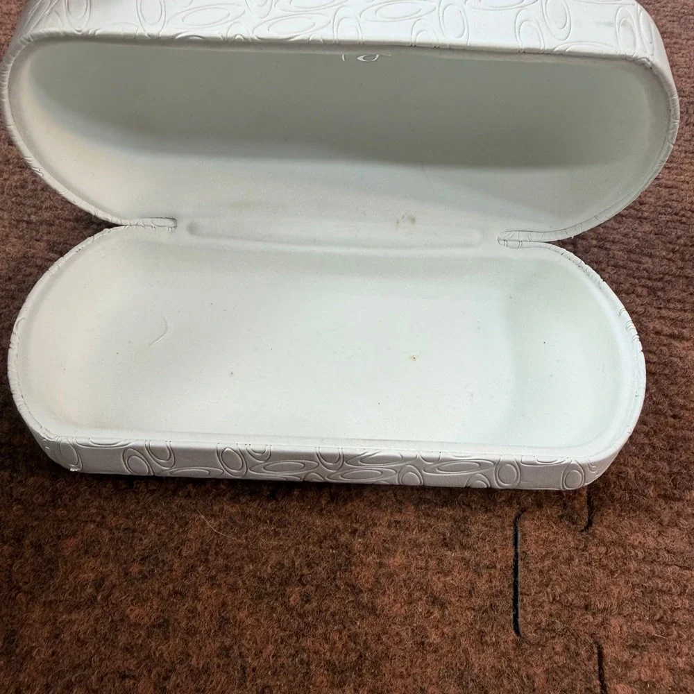 Rare nice B+ Oakley White Embossed Ellipse Logo Hard Shell Sunglasses Case Vault